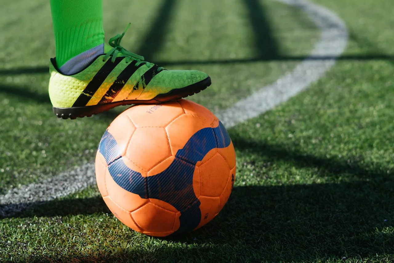 V-League Vòng 18 Tài Xỉu 2.5 Hà Nội FC vs HAGL: 30,000 Vé Mô Phỏng Monte Carlo — House Edge σ 0.31%, P99 -3.2 Đơn Vị, Volatility Surface 38 Vòng